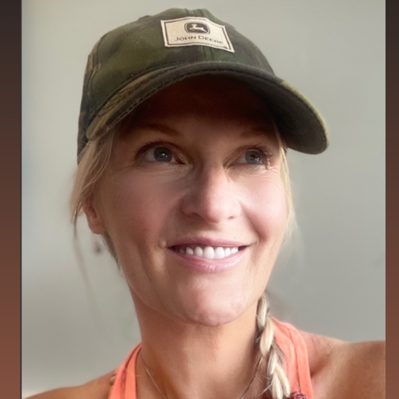 Meet your Posher, Janet - Picture 1 of 1